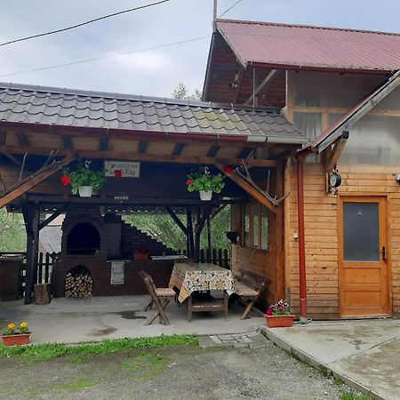 Lip Si Ely Hotel Dîmbovicioara Kültér fotó