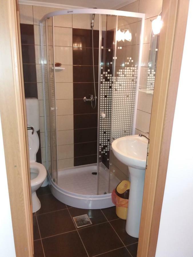 Lip Si Ely Hotel Dîmbovicioara Kültér fotó