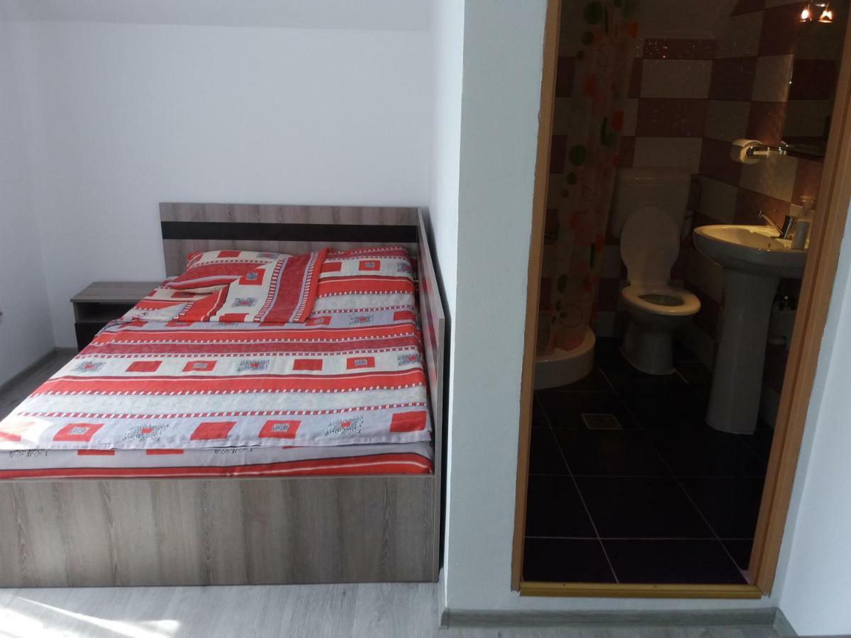 Lip Si Ely Hotel Dîmbovicioara Kültér fotó