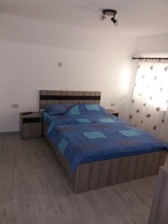 Lip Si Ely Hotel Dîmbovicioara Kültér fotó