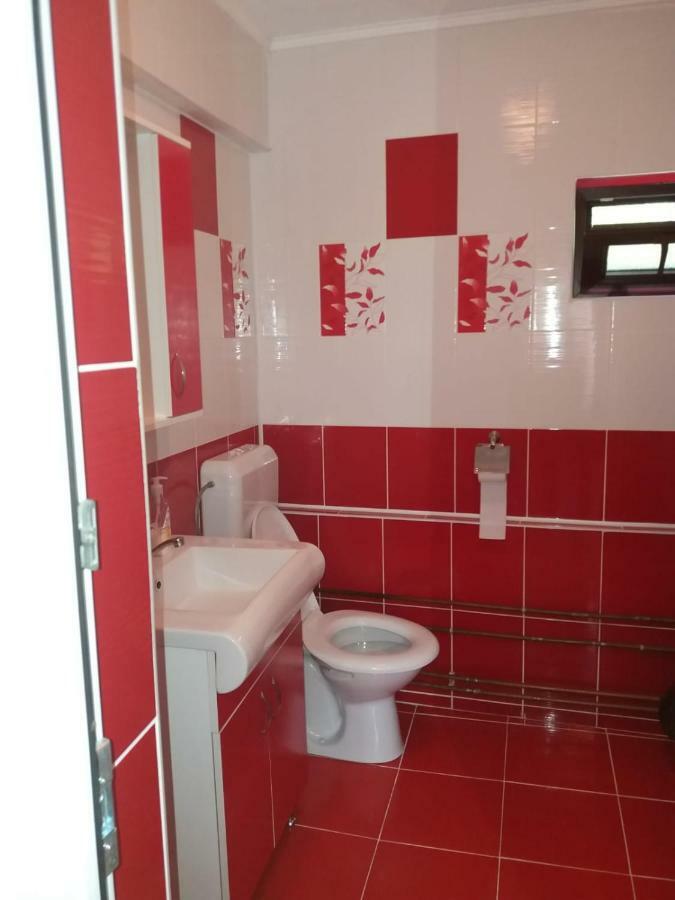 Lip Si Ely Hotel Dîmbovicioara Kültér fotó