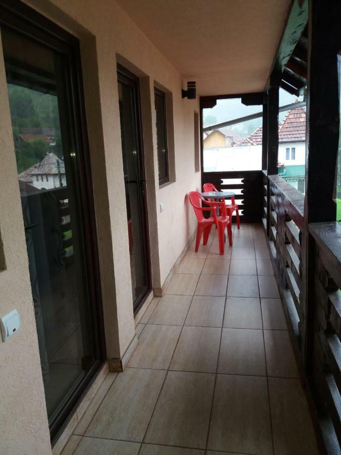 Lip Si Ely Hotel Dîmbovicioara Kültér fotó