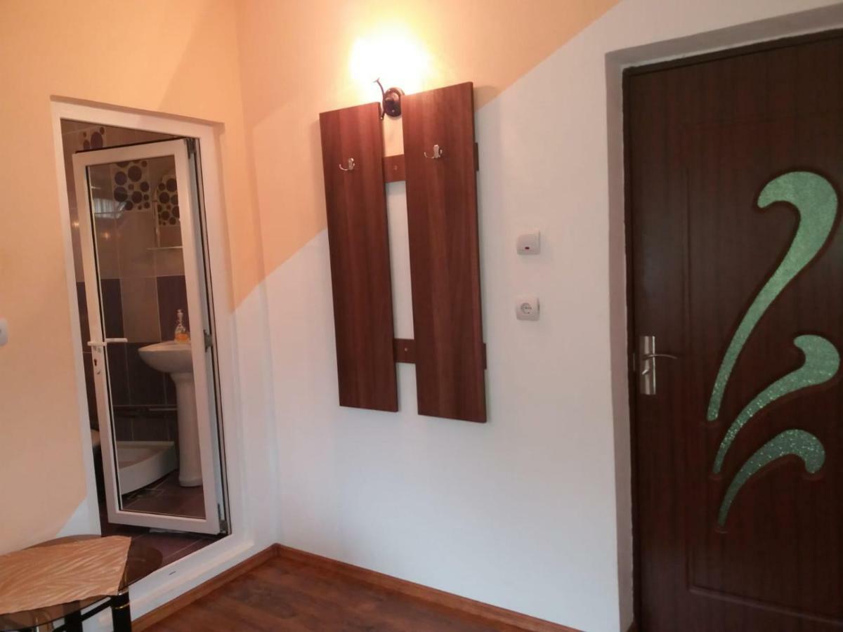 Lip Si Ely Hotel Dîmbovicioara Kültér fotó