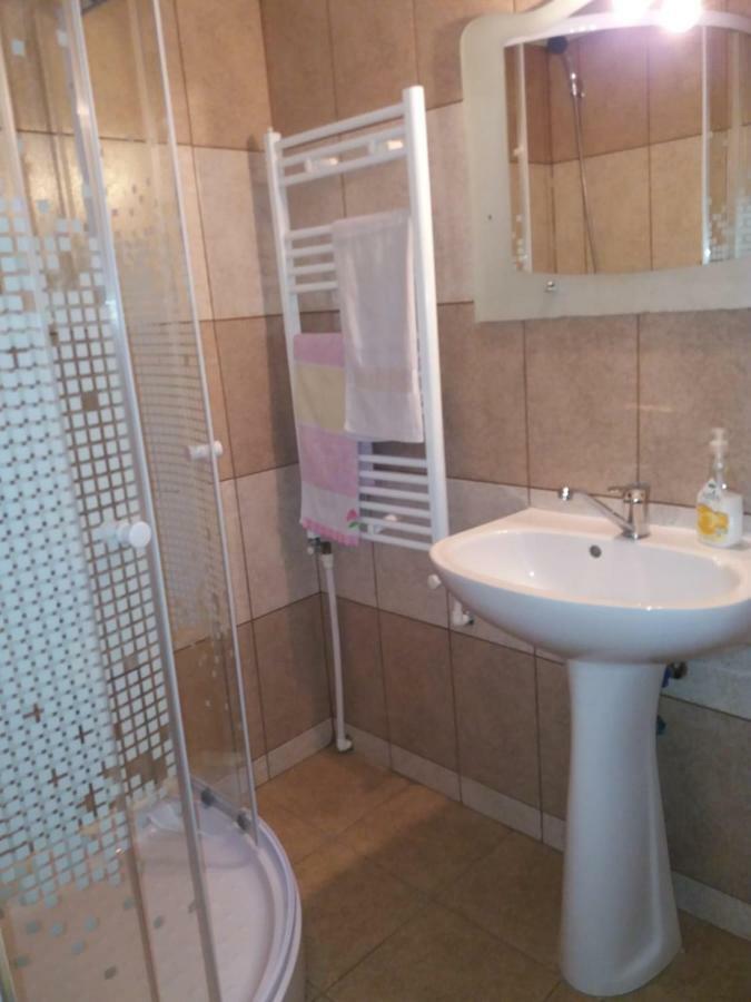 Lip Si Ely Hotel Dîmbovicioara Kültér fotó